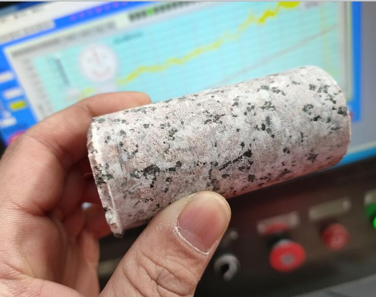 微鉆實(shí)驗(yàn)測(cè)試臺(tái)|鉆頭鉆進(jìn)取芯試驗(yàn)臺(tái)